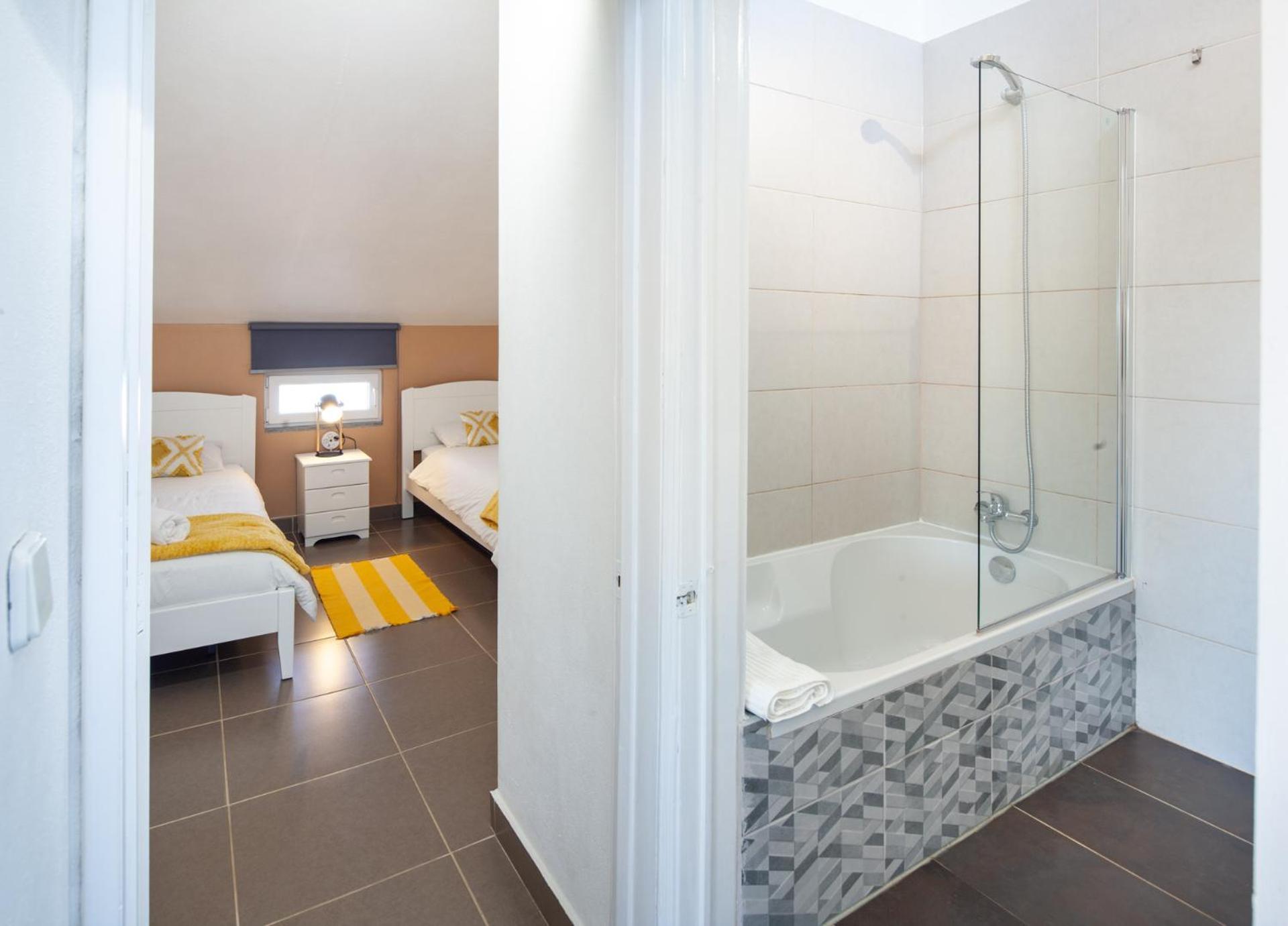 Silvercoast Apartments - Swimming Pool & Jacuzzi アトウギア・ダ・バレイア エクステリア 写真